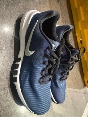 Nike Flex Control 4 Men's Workout Shoes Men’s size 8 /Women’s size 9.5 NWOT